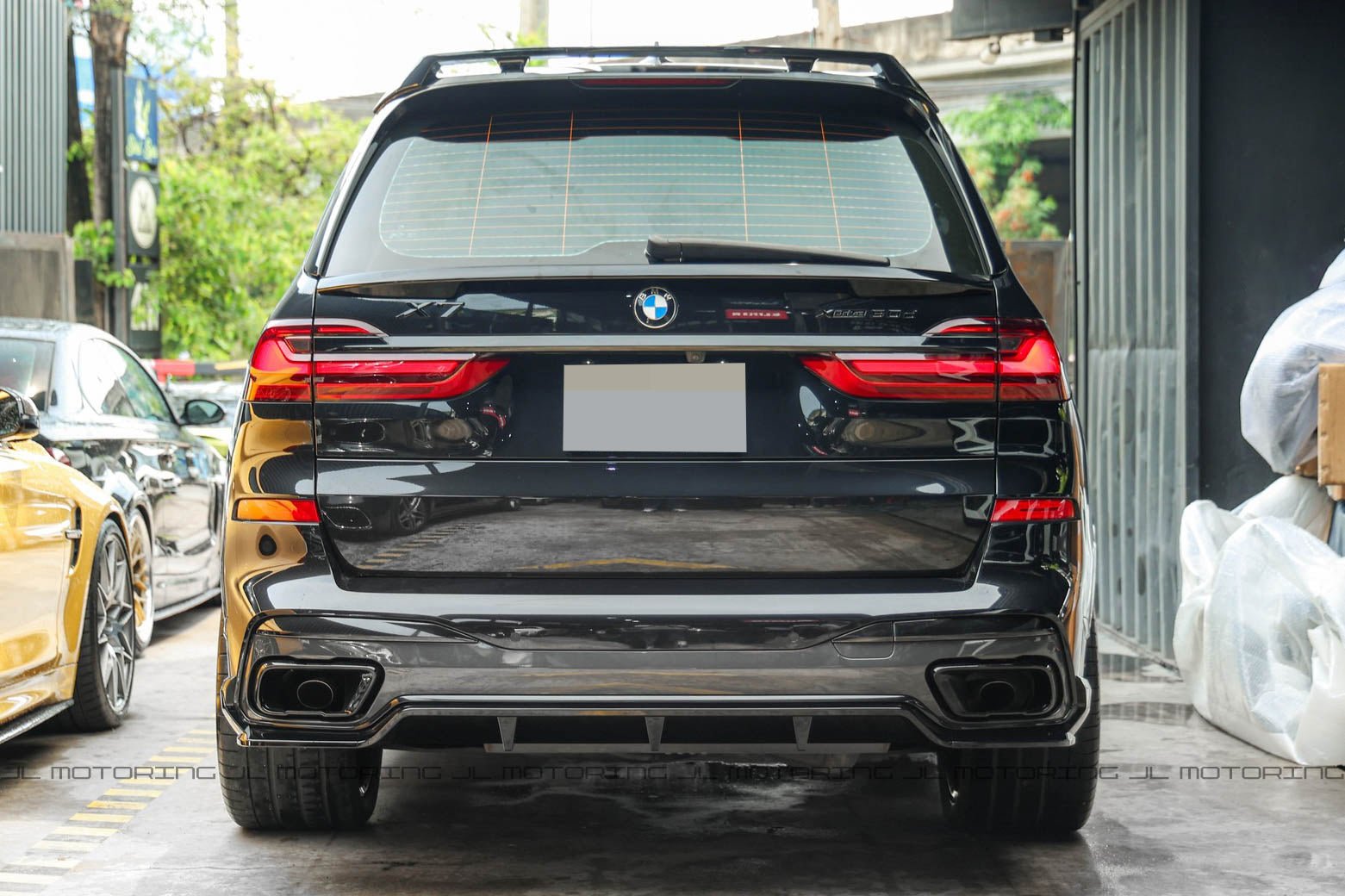 BMW G07 X7 M Sport Rear Diffuser